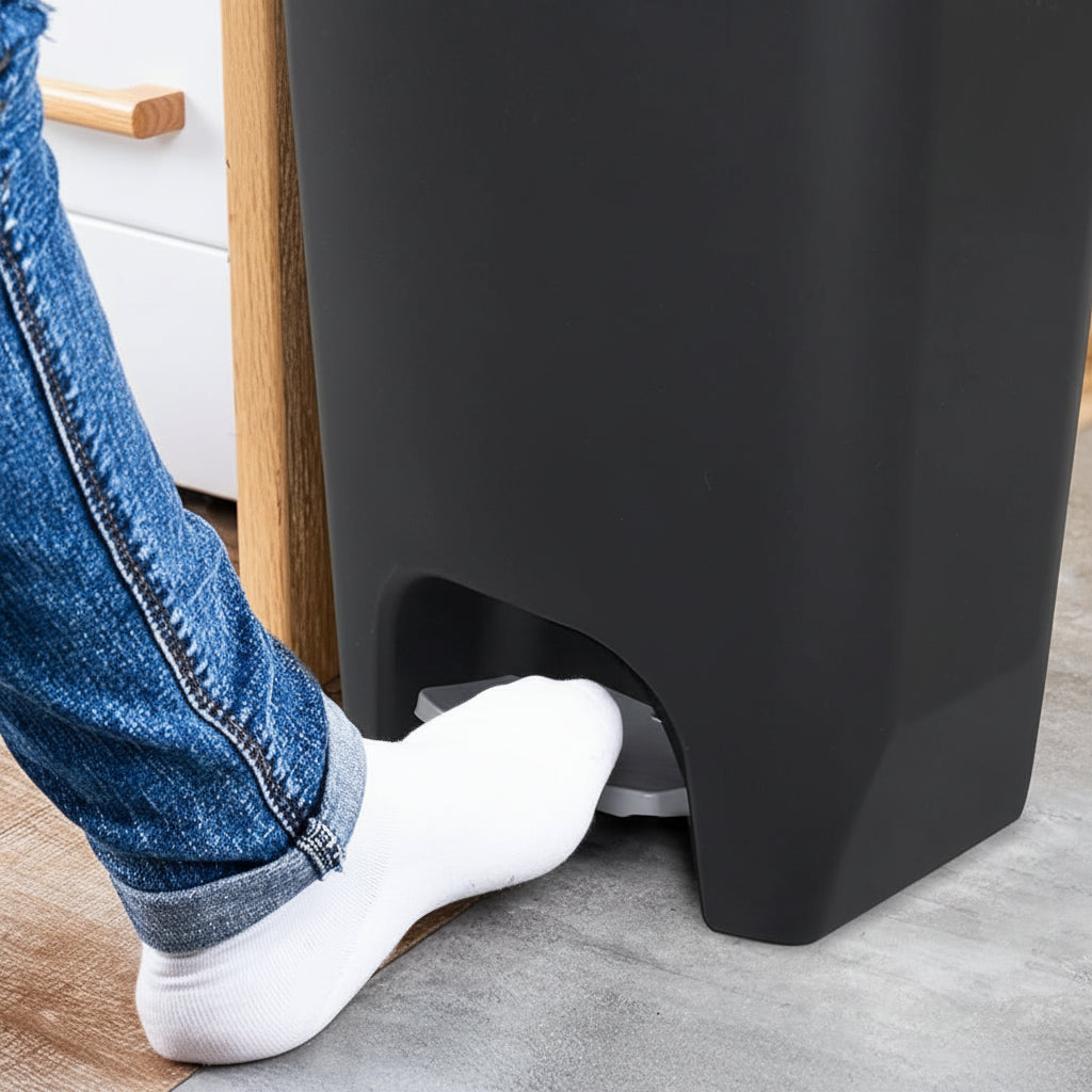 13 Gallon Step Pedal Trash Can